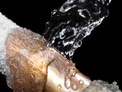 Burst pipe spraying water - emergency repair by Pink Plumbing